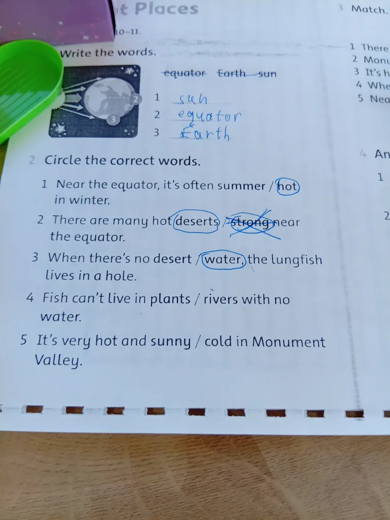 Circle the correct words. 4 Fish can't live in plants / rivers with no water. 5 It's very hot and sunny / cold in Monument Valley.