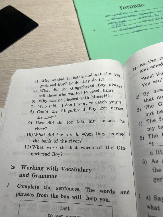 4) Who wanted to catch and eat the Gingerbread Boy? Could they do it?