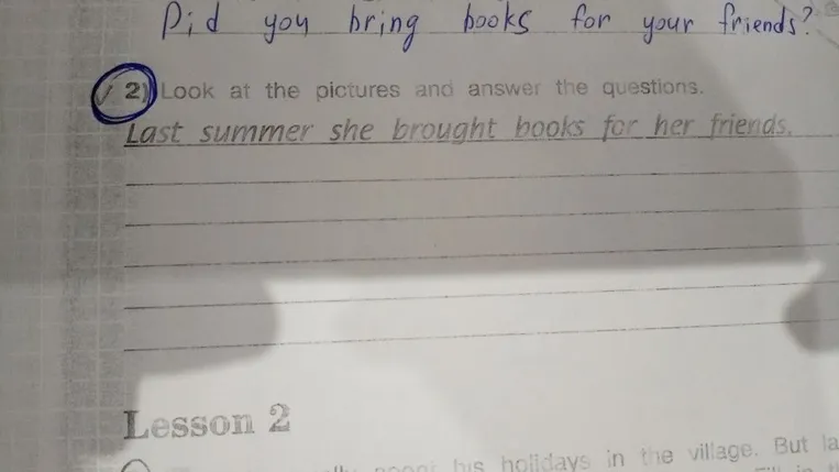 Look at the pictures and answer the questions.